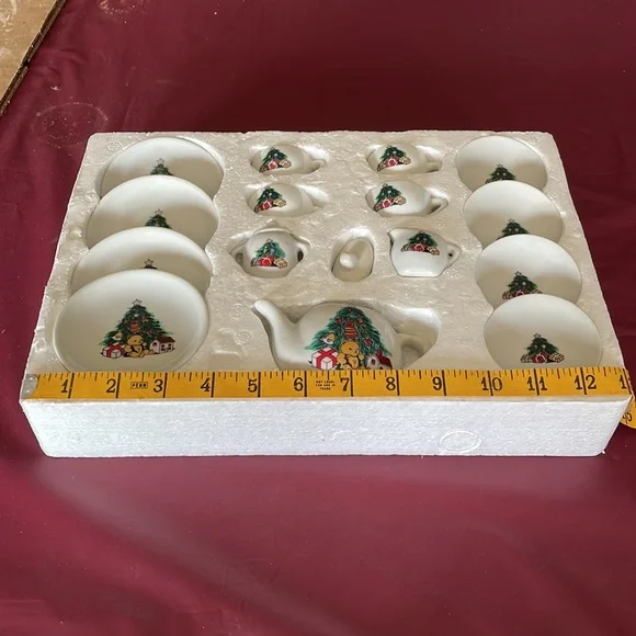 Vintage Tea Set-Christmas Bear - Picture 12 of 16